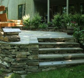 Fieldstone retaining wall